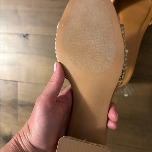 Steve Madden Tan Woven Mules with Gold Accent - Picture 4 of 4